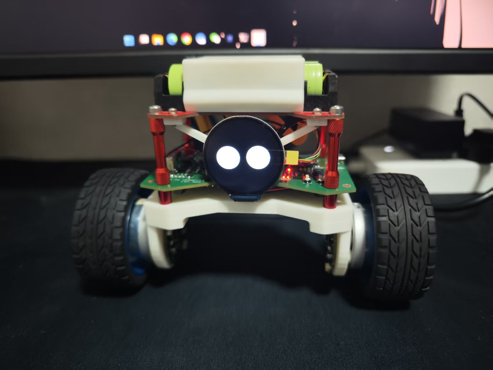 复刻D-BOT桌面机器人：X-Knob原生全功能支持与蓝牙手柄遥控